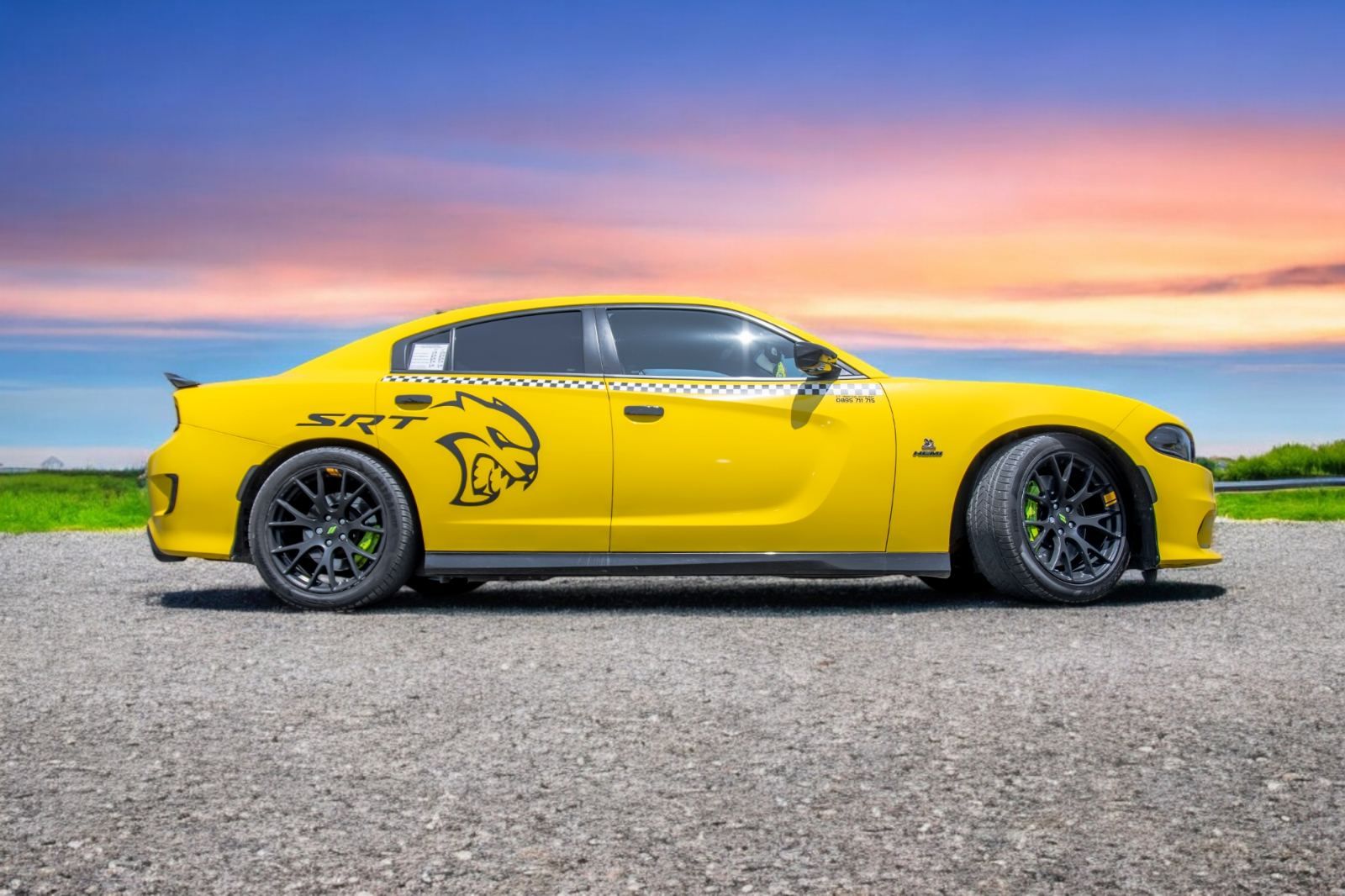 Dodge Charger SRT такси по залез